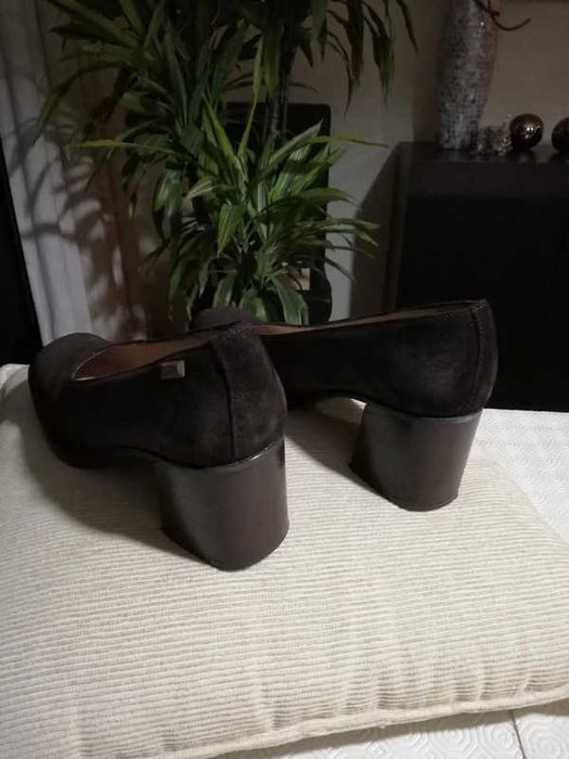 Sapatos de Senhora - Elegantes de Camurça Castanha - Como novos