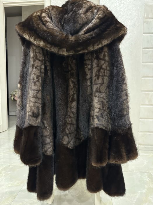 Шикарна норкова шуба з капюшоном. Італія.