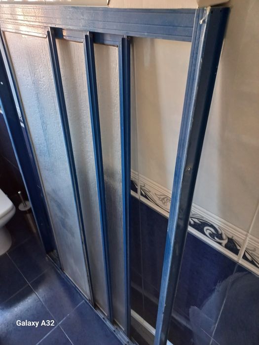 Frontal de duche para banheira.