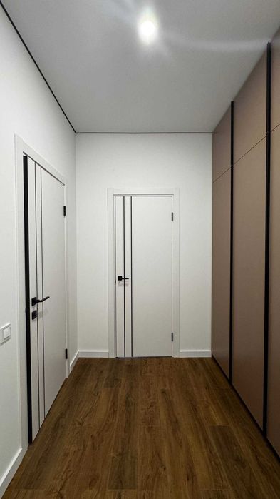 Продаж двоповерхового будинку з сучасним проектом ремонтом та меблями