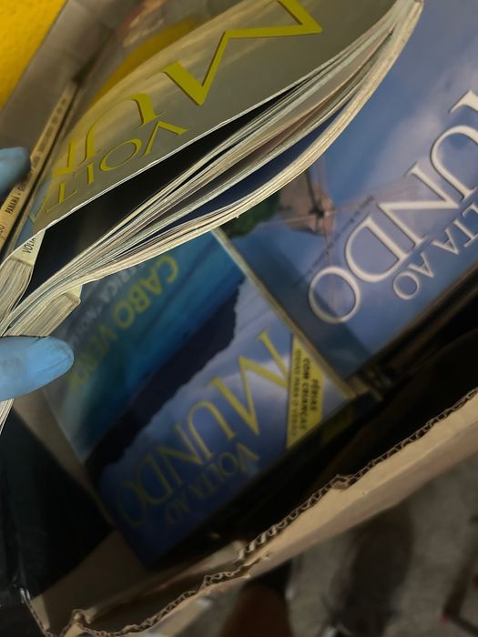 Coleção de revistas volta ao mundo