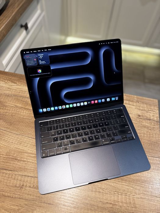 MacBook Air M2 8GB 256SSD