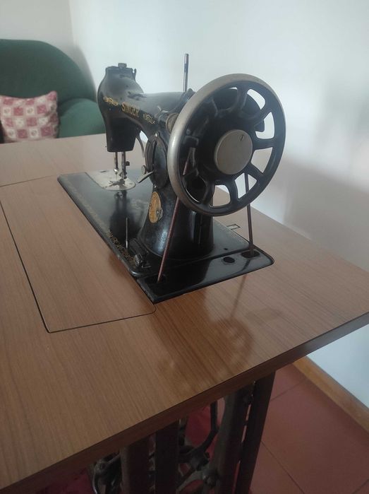 Máquina de Costura Singer