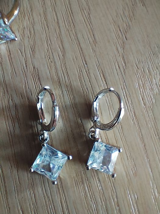 Nowy komplet srebrnej biżuterii (pr.925)