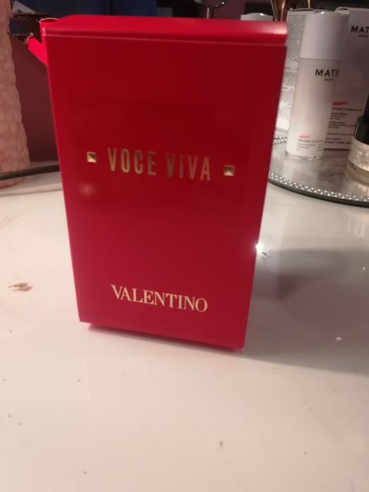 Piękna oryginalna woda perfumowana Valentino Voce Viva pojemność 100ml