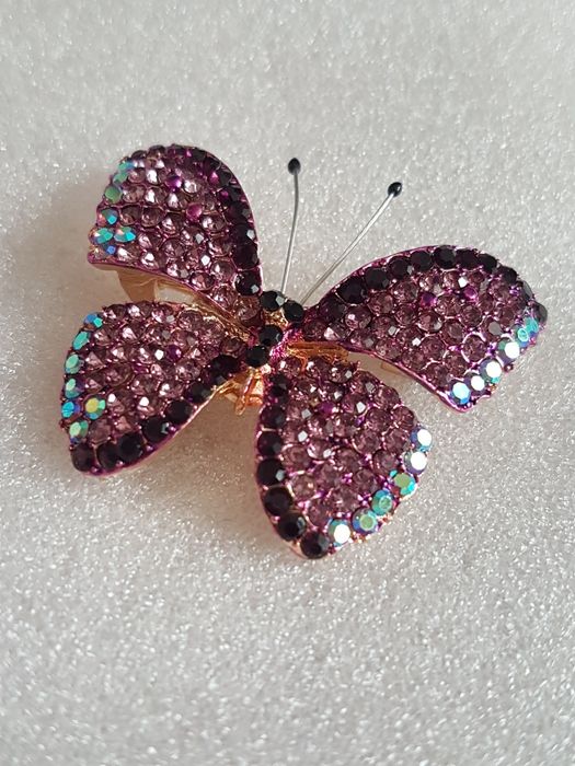 Брошка метелик з камінчиків