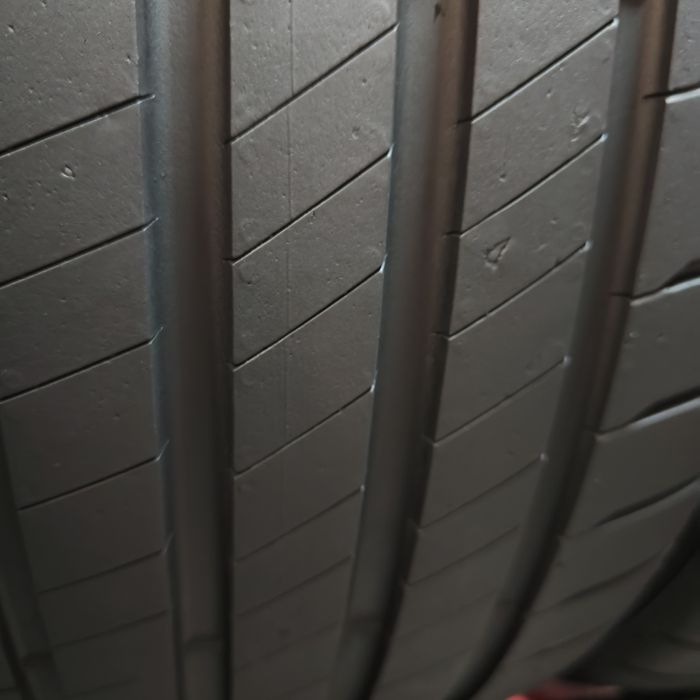 235/35/19 XL Sprzedam parę opon letnich Bridgestone