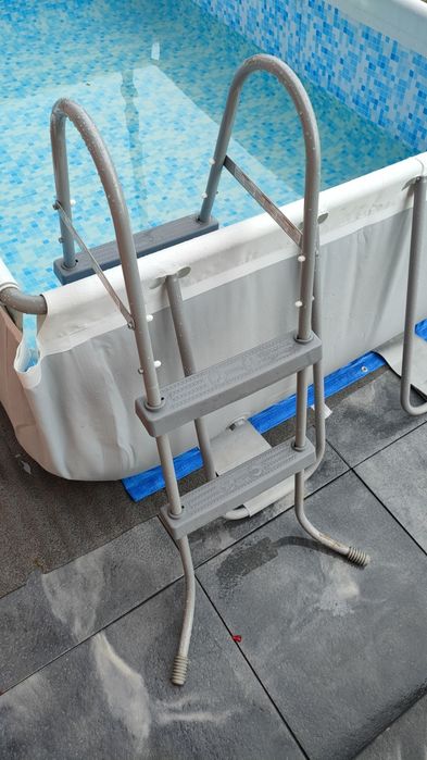 Zestaw Basen + pompa piaskowa + drabinka + odkurzacz basenowy + siatka