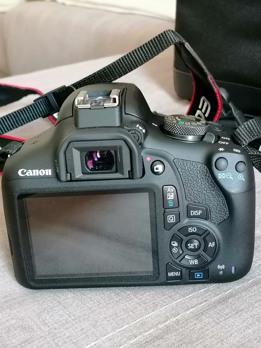 Kit Máquina Fotográfica CANON EOS 2000D + 18-55 mm
