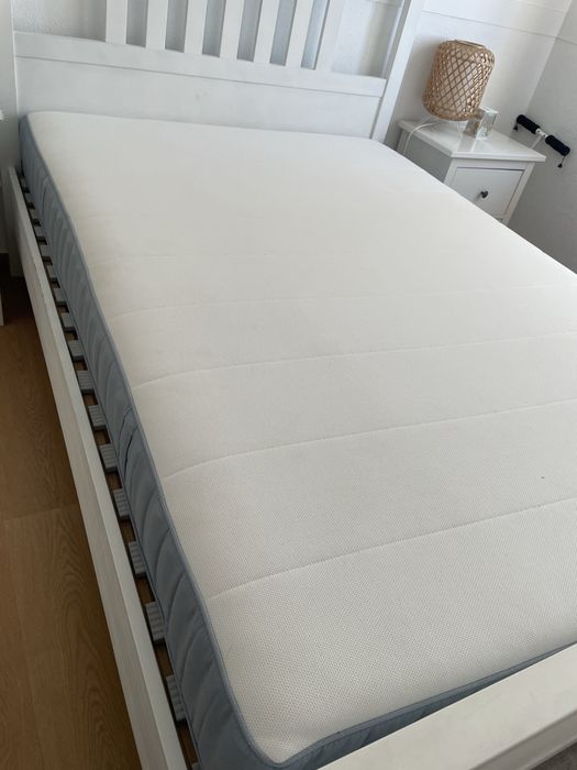 URGENTE - Cama ikea + estrado + colchao vesteroy (como novo)