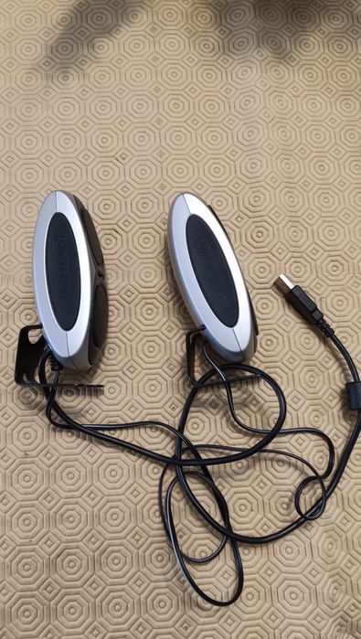 Colunas com entradas USB