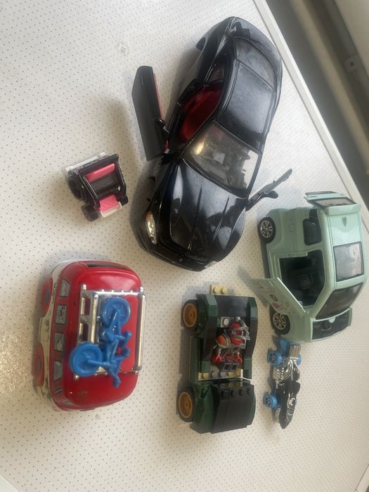 Дитячі автомобілі, як запасні частини.