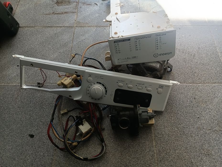 Indesit EWE 81283 para peças