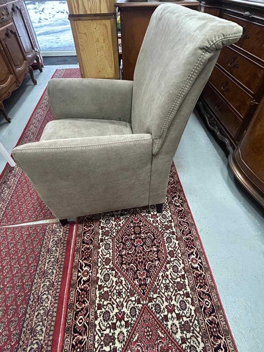 Stylowy fotel tapicerowany –  stan idealny