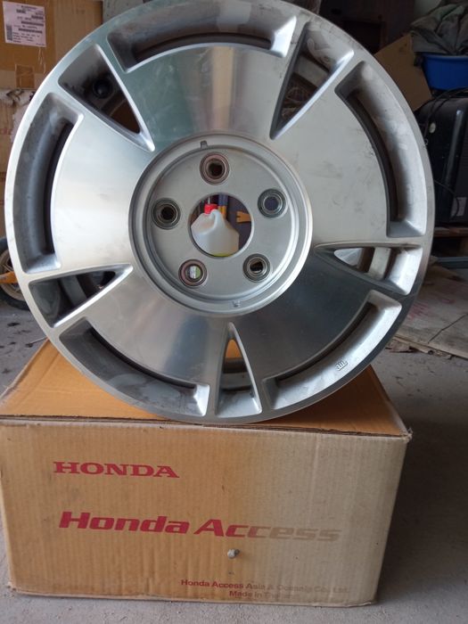 Vende se 4 jantes Honda originais novas