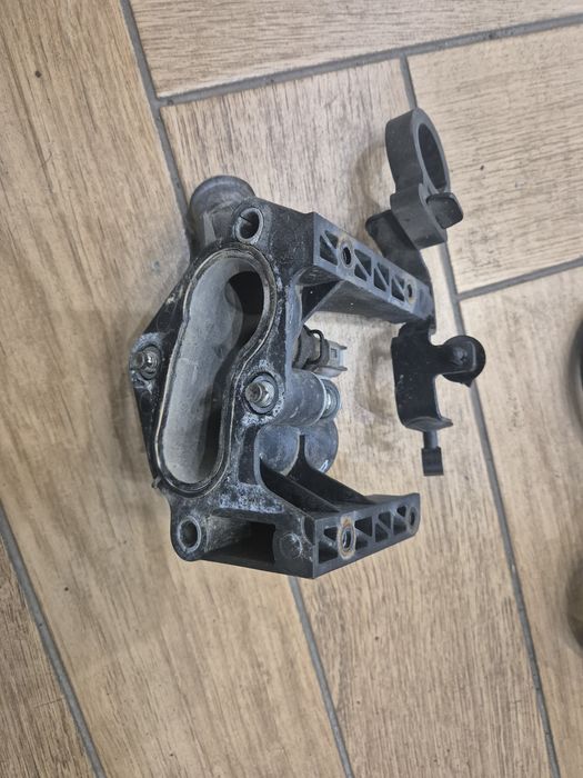 Króciec wody ford focus mk3 1.6 7m5g-8k556-ac