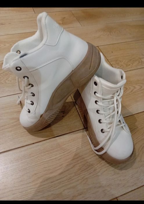 Nowe zimowe buty 38 cudne
