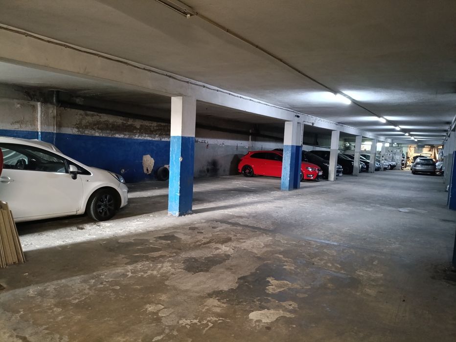 Garagem fechada (lugar estacionamento)