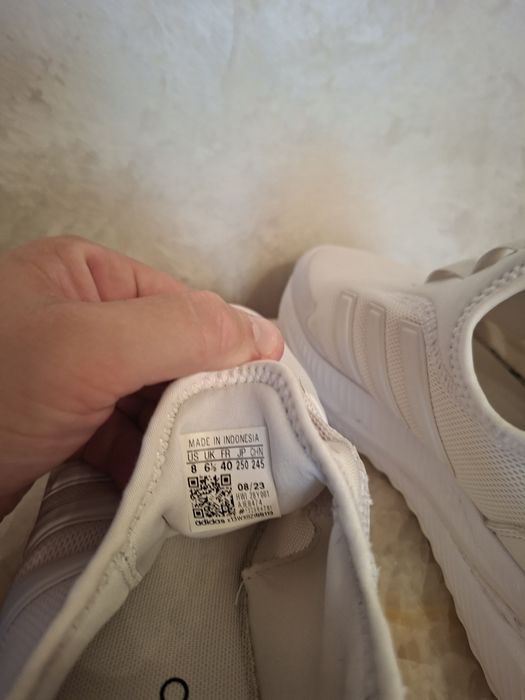 Жіночі кросівки adidas