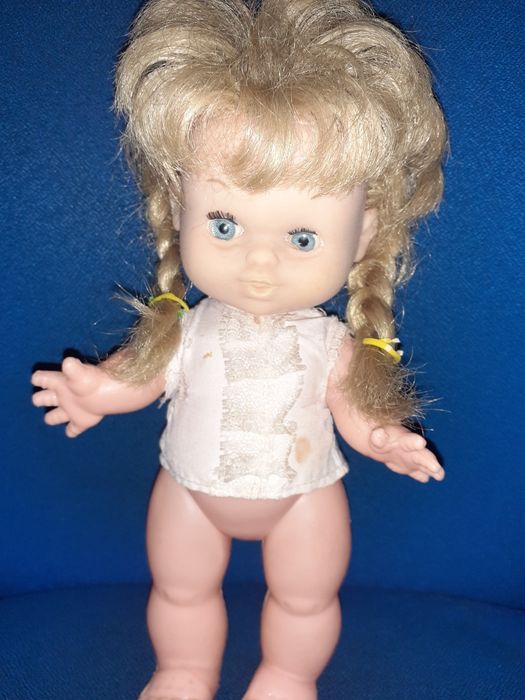 Boneca antiga em plastico