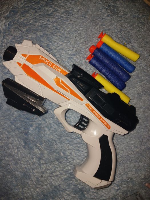 Бластер,пістолет