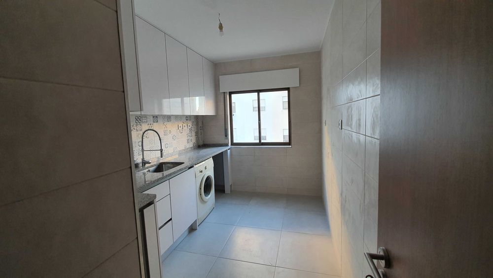 Apartamento T3 em Linda Velha para arrendamento