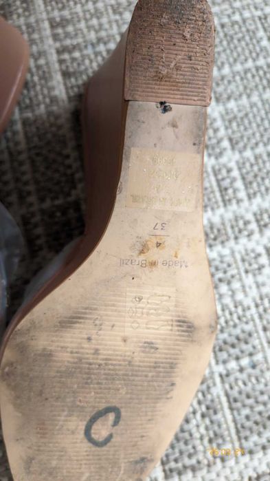 Босоніжки, мюлі, шльопанці 37р