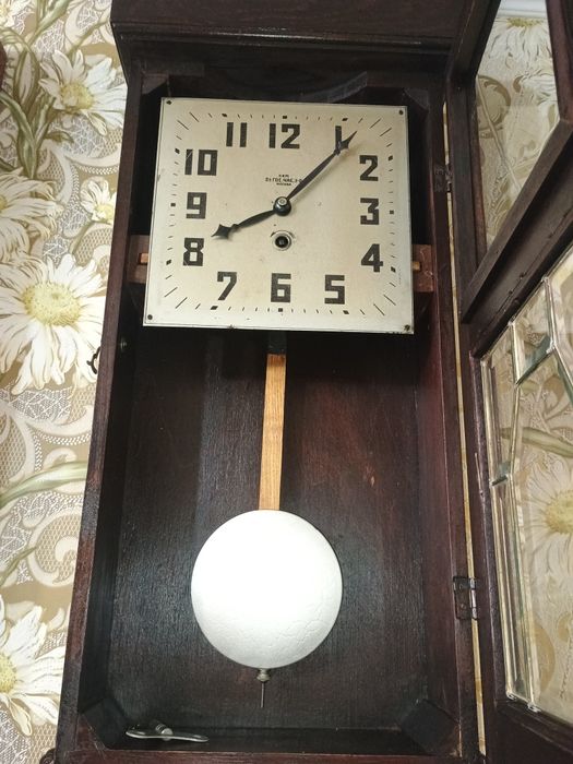 Часы настенные н.к.м. 2 гос. час завод ( темные)