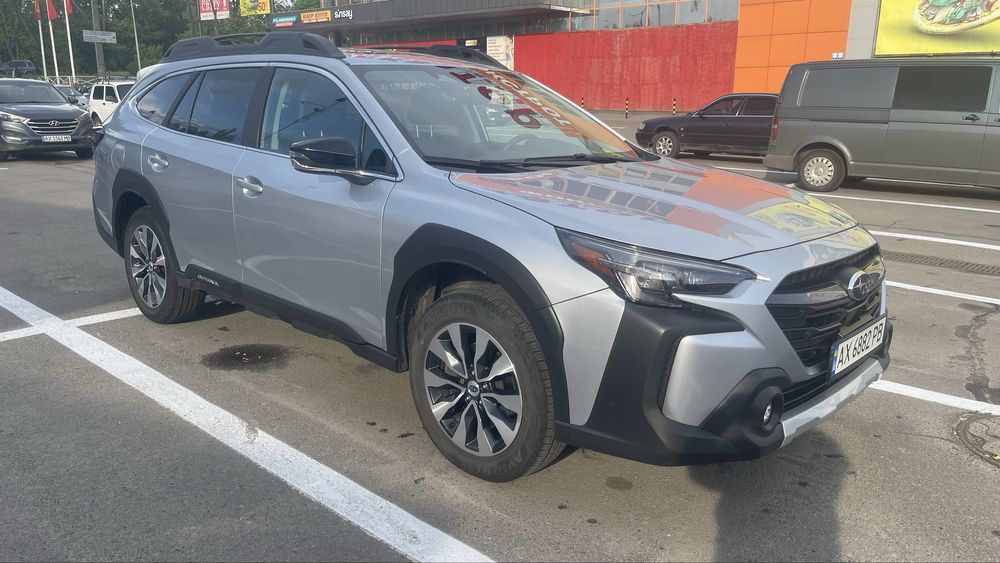 Subaru outback 2023 року