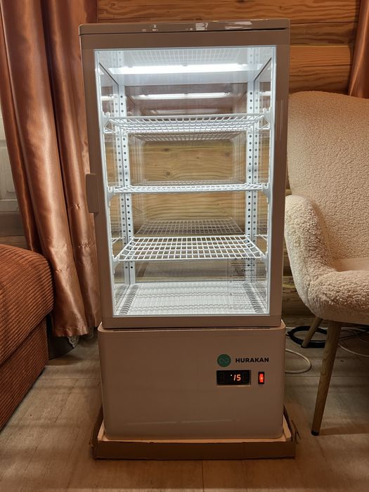 Продам холодильні вітрини, майже нові