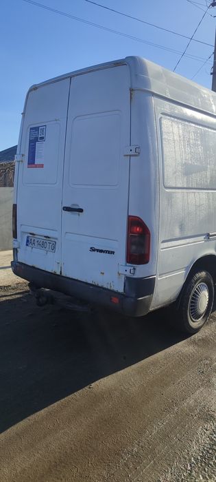Продається Mercedes Sprinter з надійним дизельним двигуном 2.2 CDI. Ав