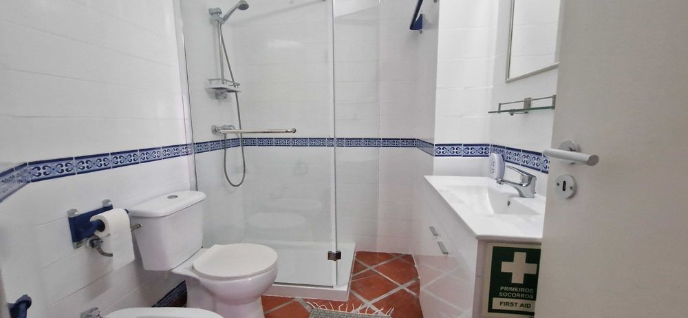 Apartamento T0+1 para férias com piscina na marginal de São Martinho