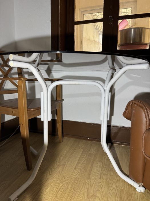 Mesa de vidro para interior ou exterior
