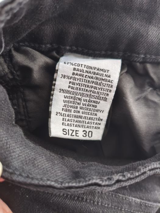 Nowe czarne dżinsy.