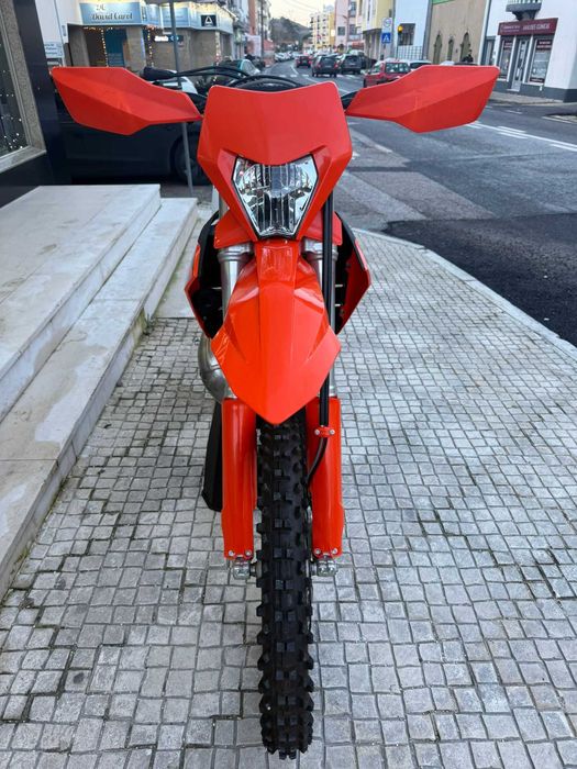 KTM 300 TBI modelo de 2024