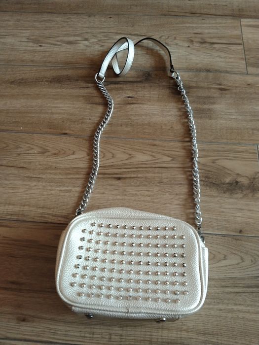 Torebka listonoszka srebrna w dobrym stanie