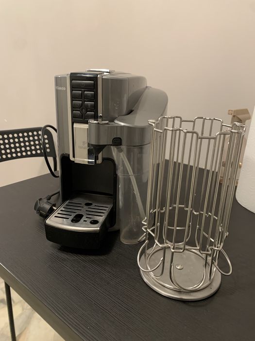 Ekspres tchibo cafissimo late + stojak na kapsulki