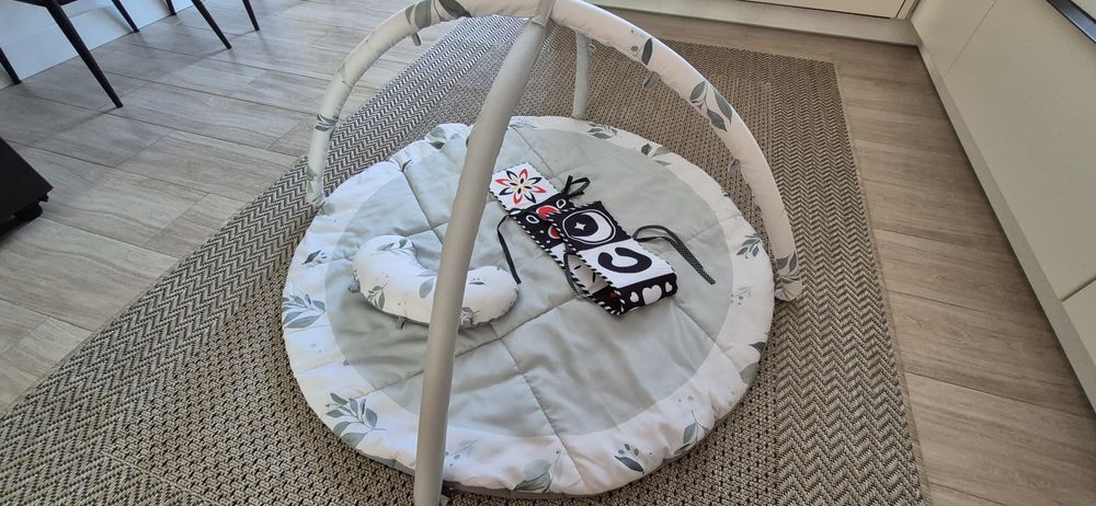 Akcesoria dla niemowlaka – mata, kokon, rożki, smoczki, klin