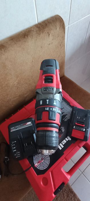 Máquina de parafusos pouco uso