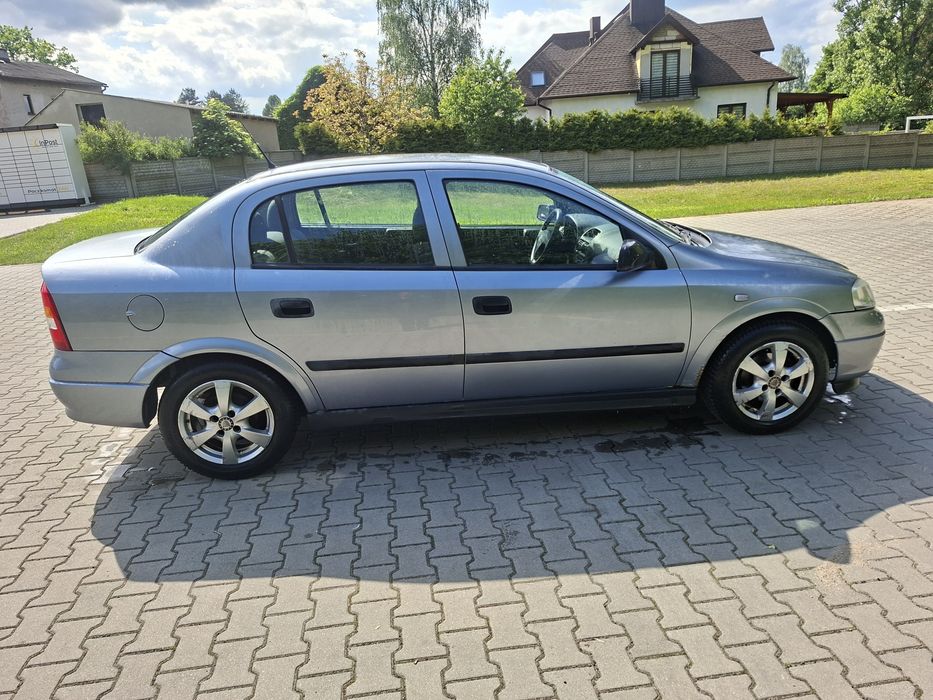 Opel astra sedan