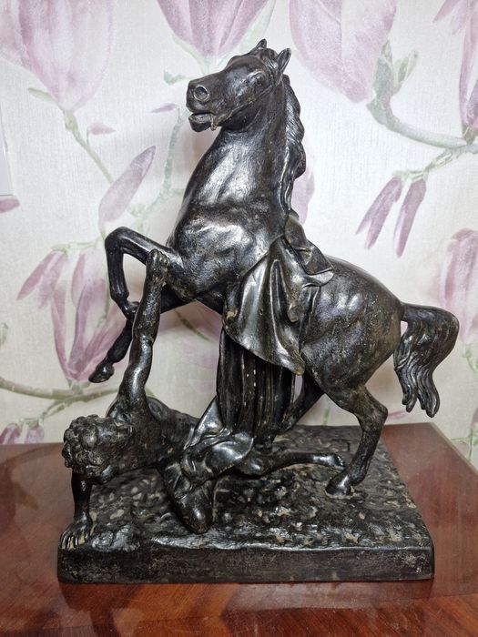 Упавший всадник 1934 год статуэтка чугунная  Касли Куса