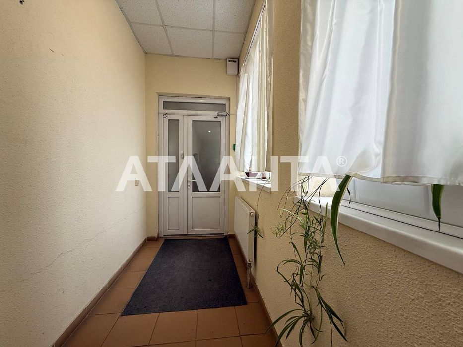 Здається в оренду простора 4-кім квартира  на вул. Руфа.