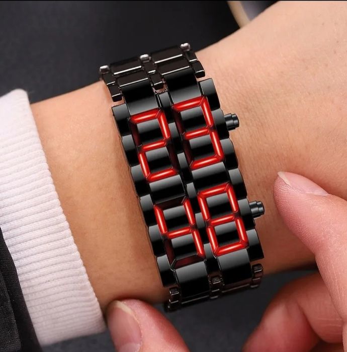 Новые.LED Часы браслет "Iron Samuai".Black.