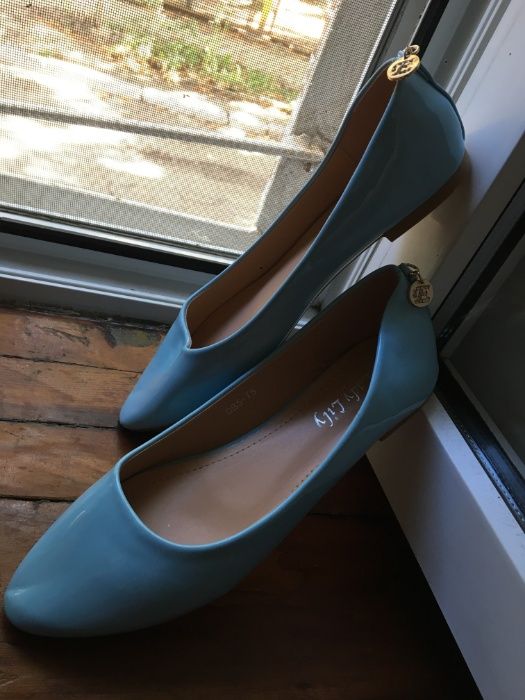 на праздник школьнице