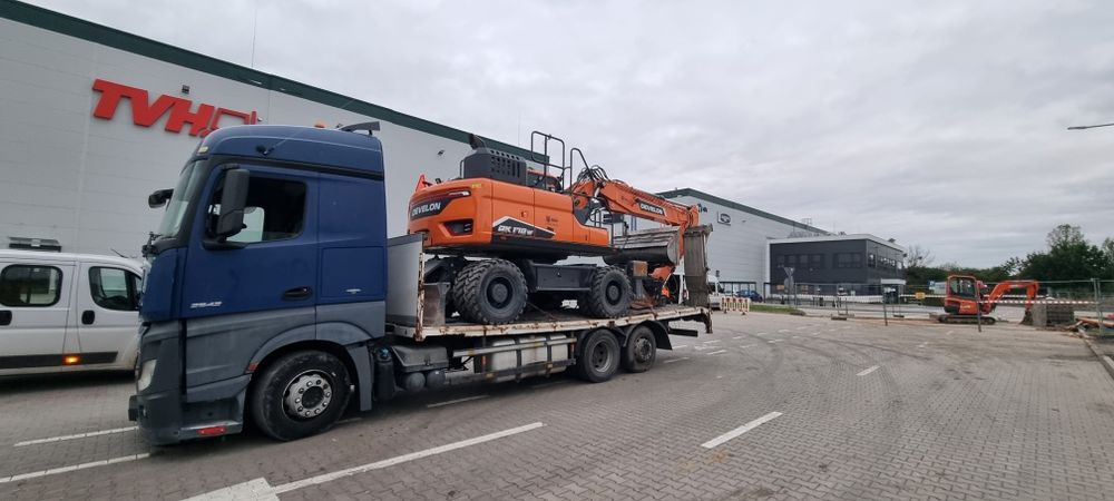 Transport laweta maszyny budowlane