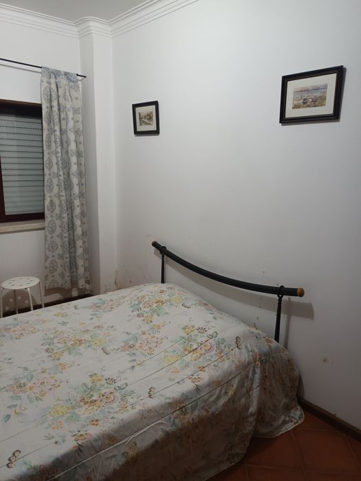 Alugo quarto em Costa da Caparica
