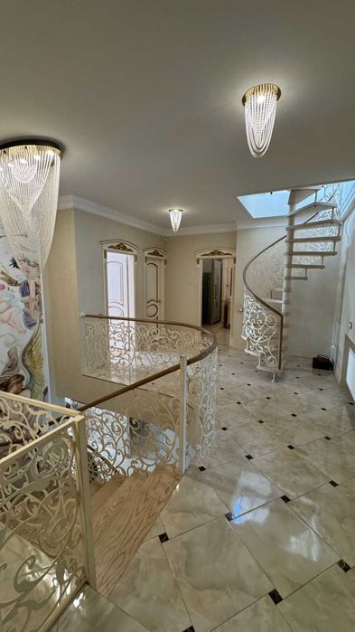 Триповерховий пентхаус в Аркадии