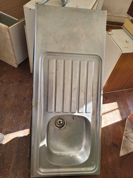 Móveis de cozinha + lava-loiças inox + tampo de mármore