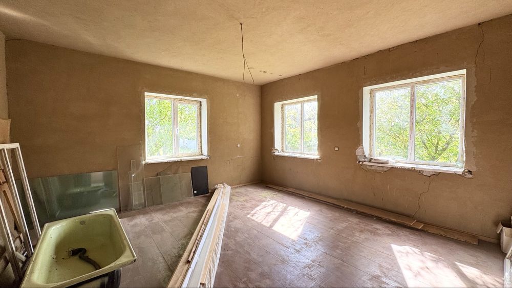 Продам будинок 115м2 в центрі смт Березна, 15 соток землі!