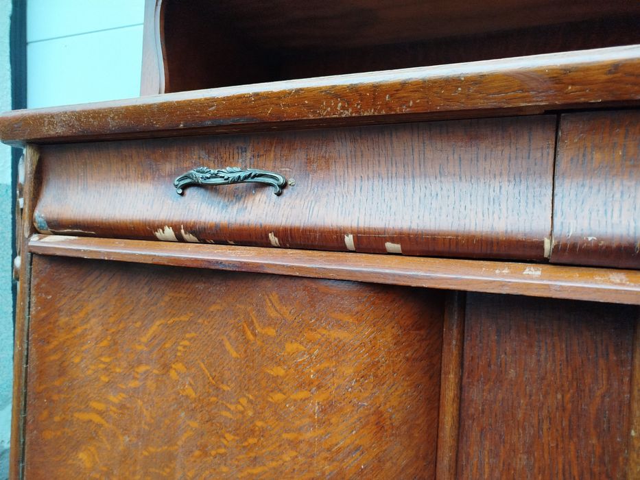 Stary kredens przedwojenny